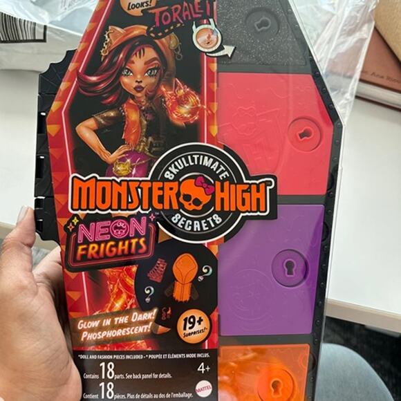 monster high Other - Monster High Skulltimate Secrets Neon Frights Doll & Accessories, Toralei Stripe